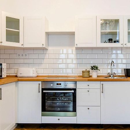 Cozy 2 Bedroom Apartment In Terez Boulevard. Budapest Exterior photo