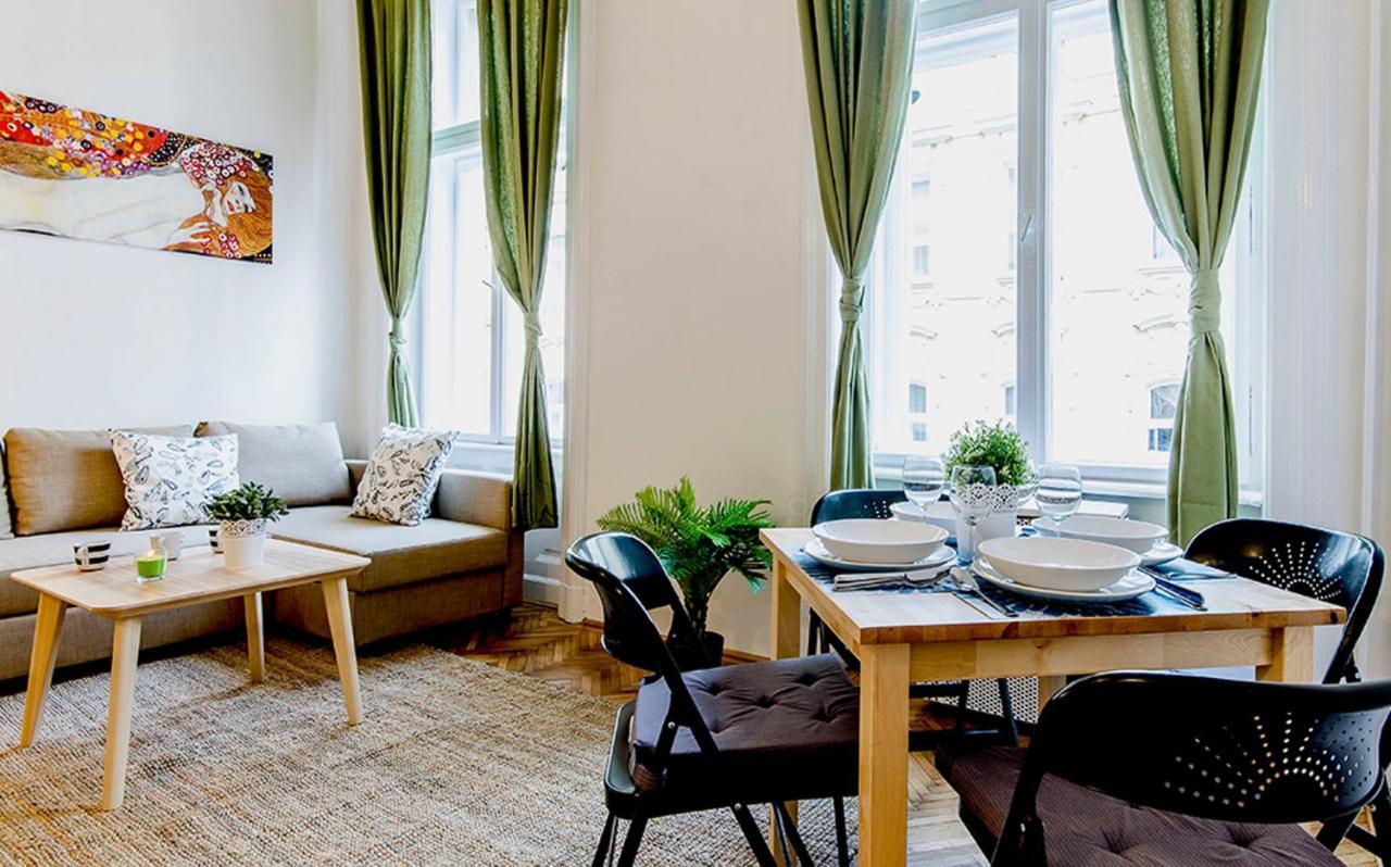 Cozy 2 Bedroom Apartment In Terez Boulevard. Budapest Exterior photo